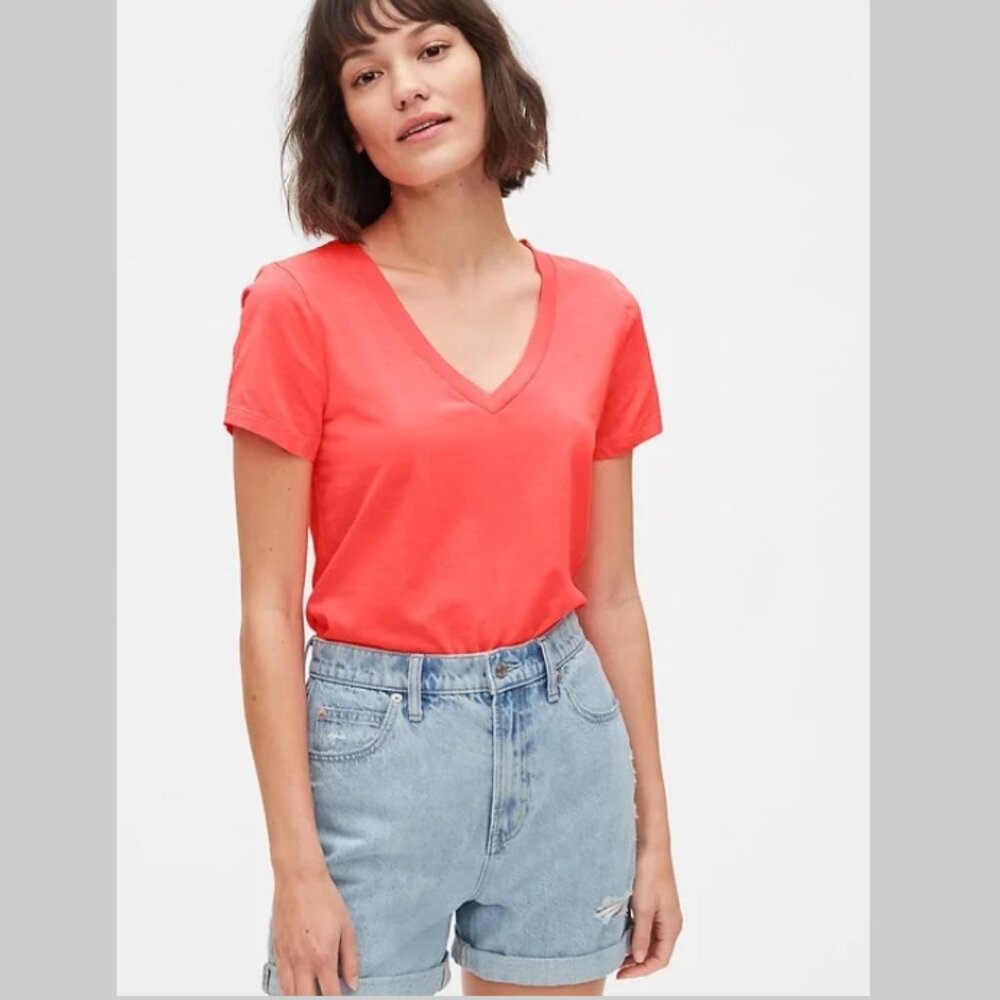 EUC GAP Short Sleeve V-Neck Tee T-shirt - Medium - Coral